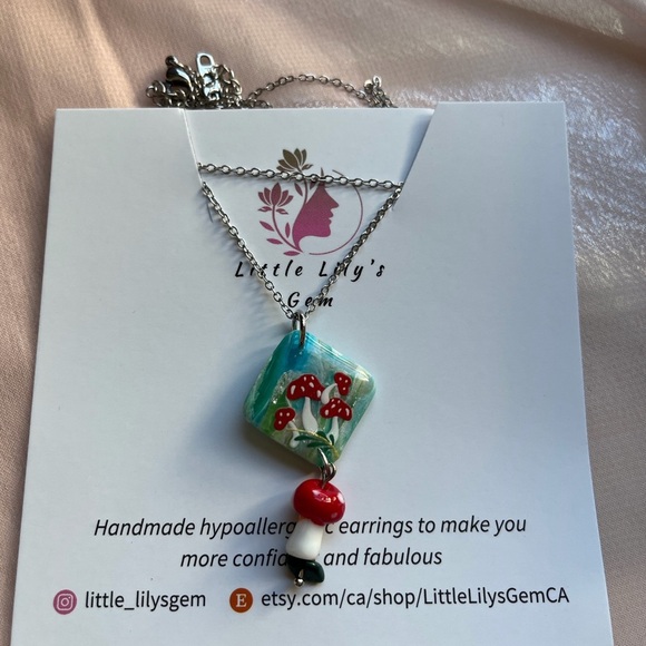 Mushroom Pendant Necklace - Picture 1 of 3